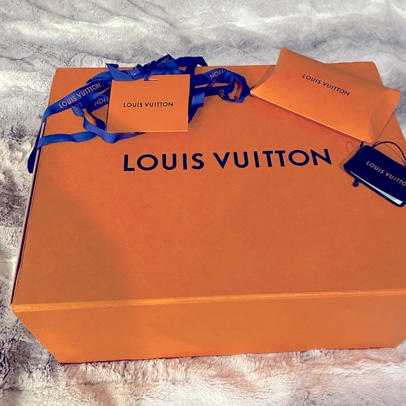 ***AUTHENTIC*** Louis Vuitton Run Away sneakers - Picture 6 of 11